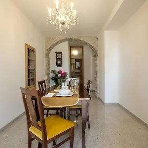 Derossi Apartment