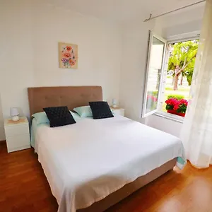Leo Apartment